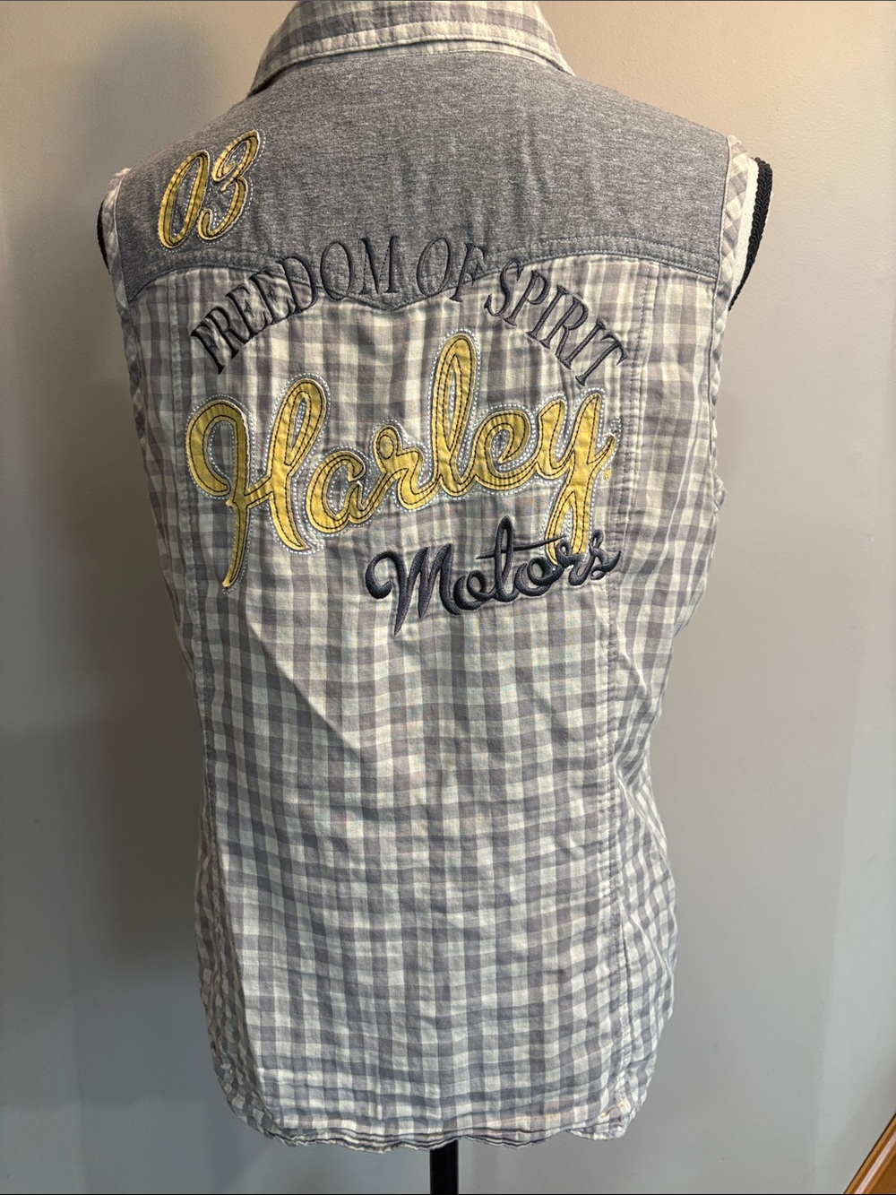 Women’s sleeveless Harley Davidson shirt